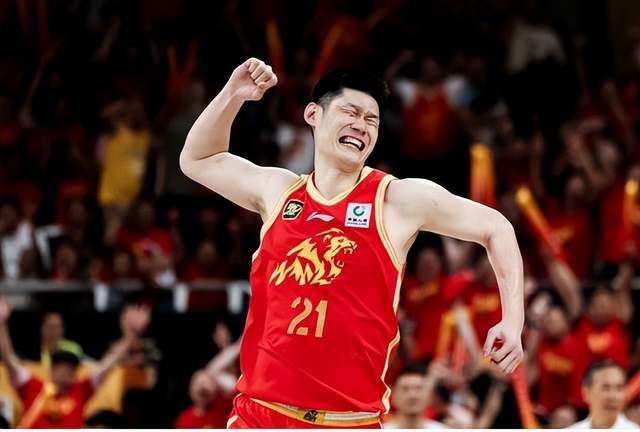九游娱乐-半场49-49！胡金秋爆发独砍22分，广厦领先两位数被抹平，想赢难